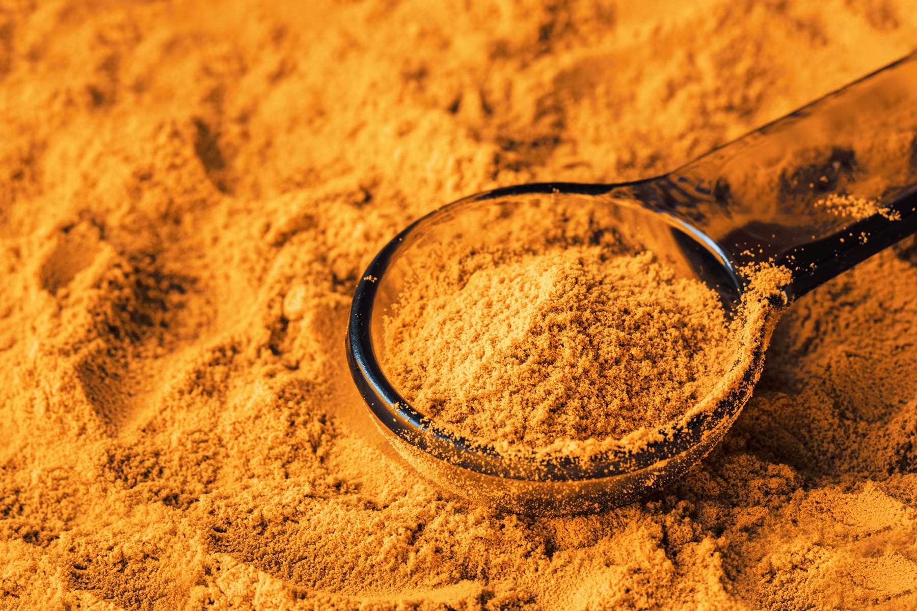 Golden Brain Ritual powder in a measuring spoon